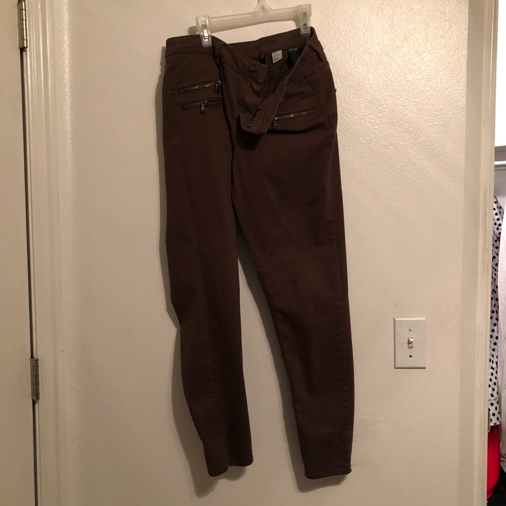 Brown pants with cute zippers in front!